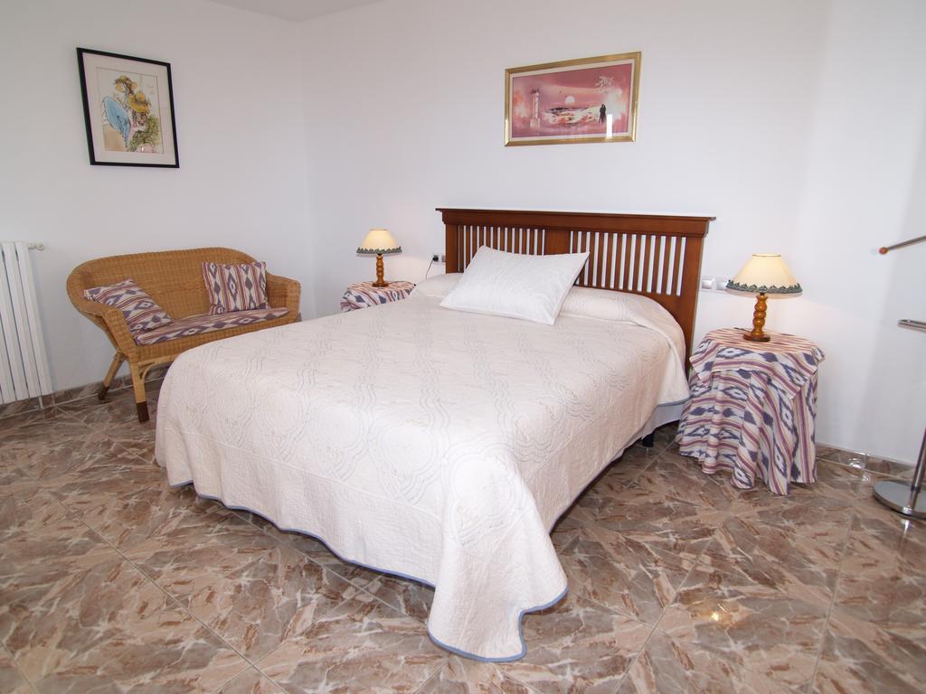López Villa *